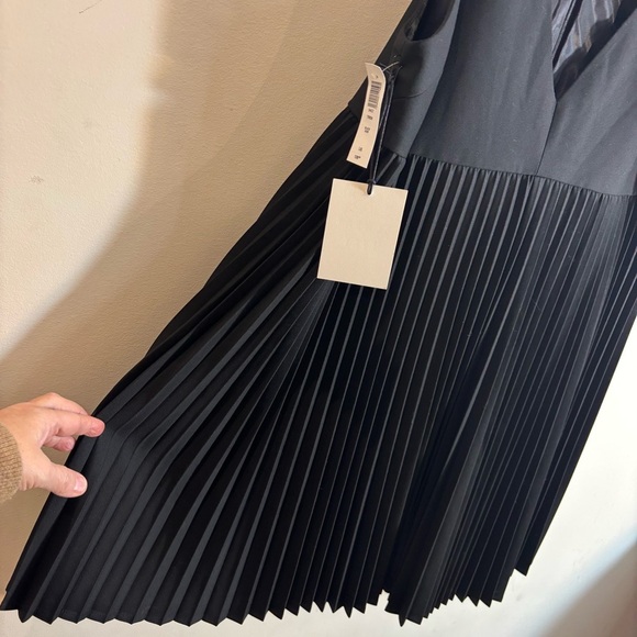 SUNDAY BEST Sz L Trish Dress Lined Pleated Deep V-Neck by Aritzia NEW WITH TAGS - Picture 6 of 14